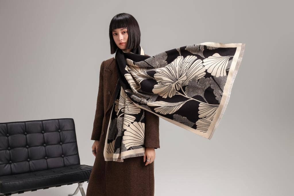 Black / Cream Large  Wrap