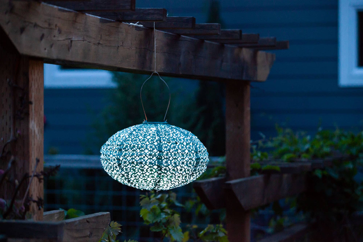 Stella Oval Wagon Wheel Solar Lantern - Met Emerald