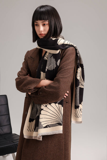 Black / Cream Large  Wrap