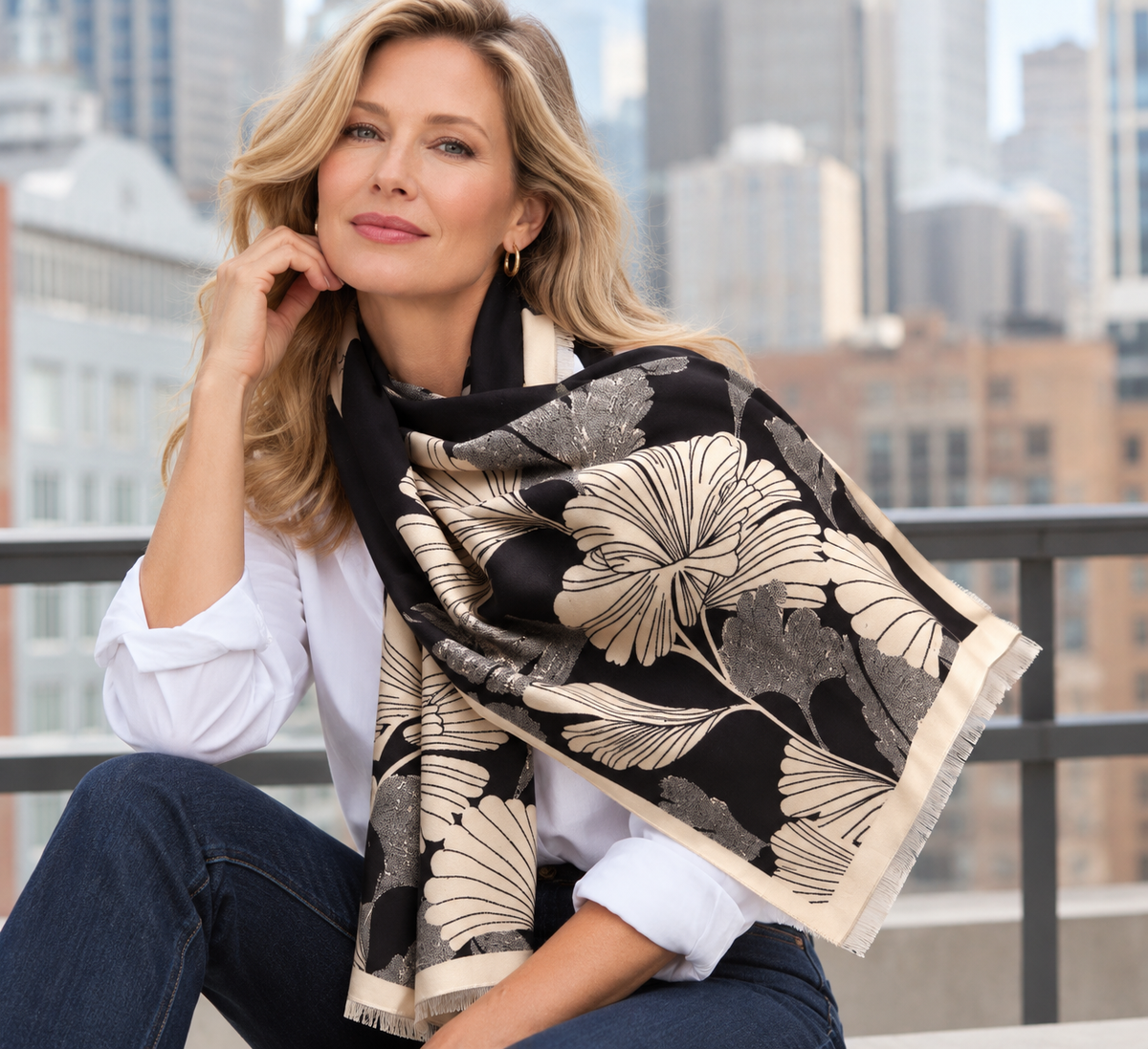 Black / Cream Large  Wrap