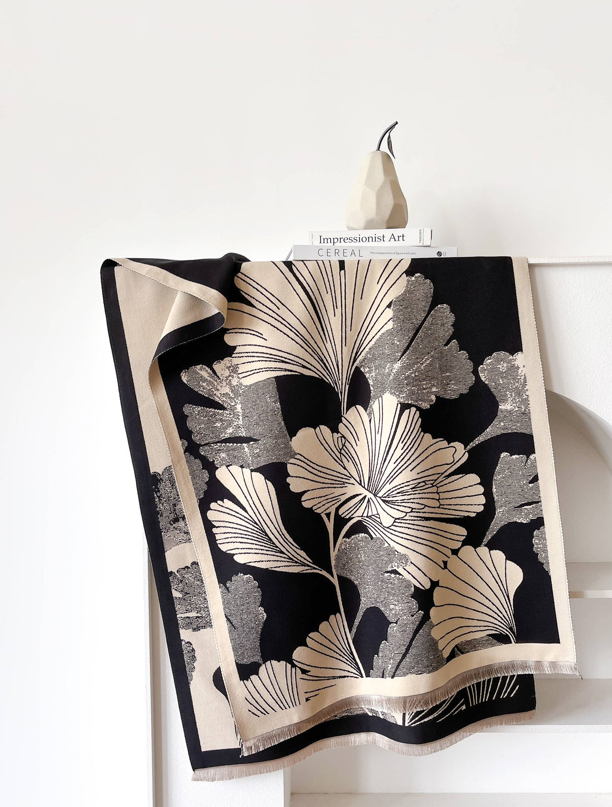 Black / Cream Large  Wrap