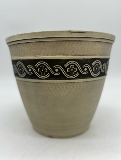 Corinthian Round Plastic Planter